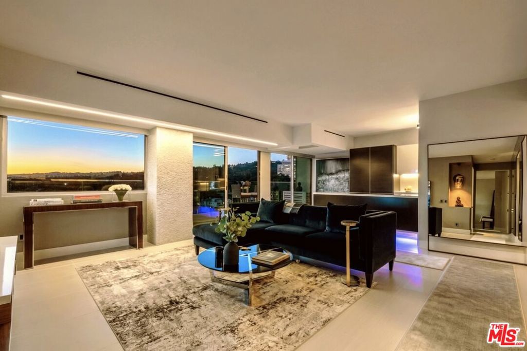 838 N Doheny Drive 1202