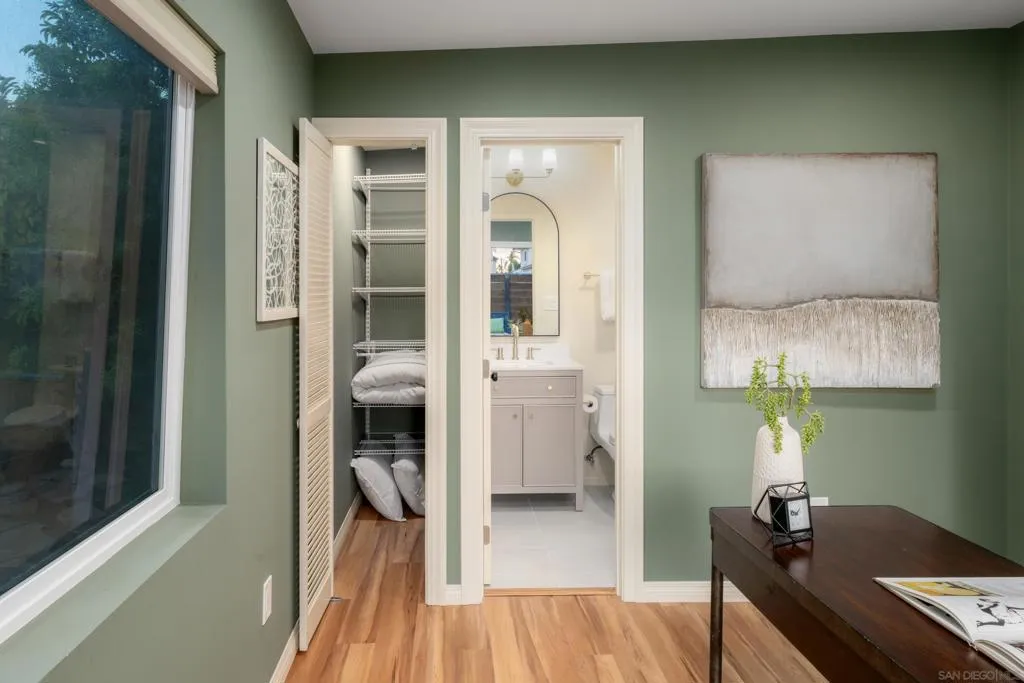 San Diego, California 92104, United States, 2 Bedrooms Bedrooms, ,1 BathroomBathrooms,Residential,Active,235246