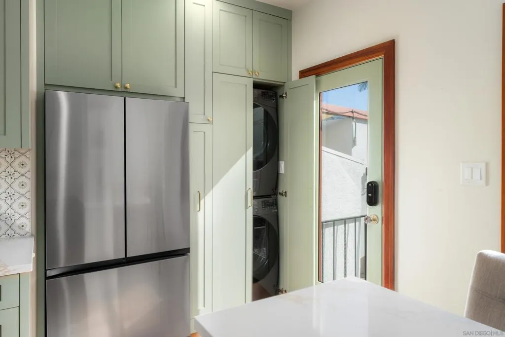 San Diego, California 92104, United States, 2 Bedrooms Bedrooms, ,1 BathroomBathrooms,Residential,Active,235246