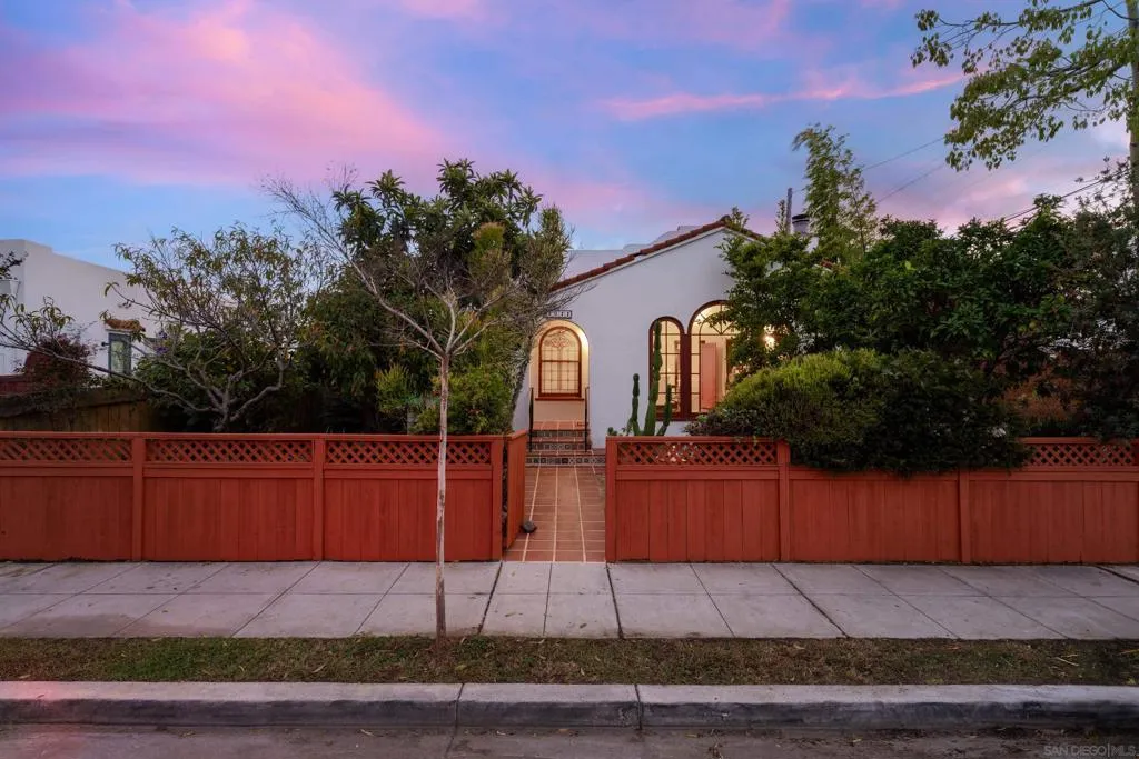 San Diego, California 92104, United States, 2 Bedrooms Bedrooms, ,1 BathroomBathrooms,Residential,Active,235246