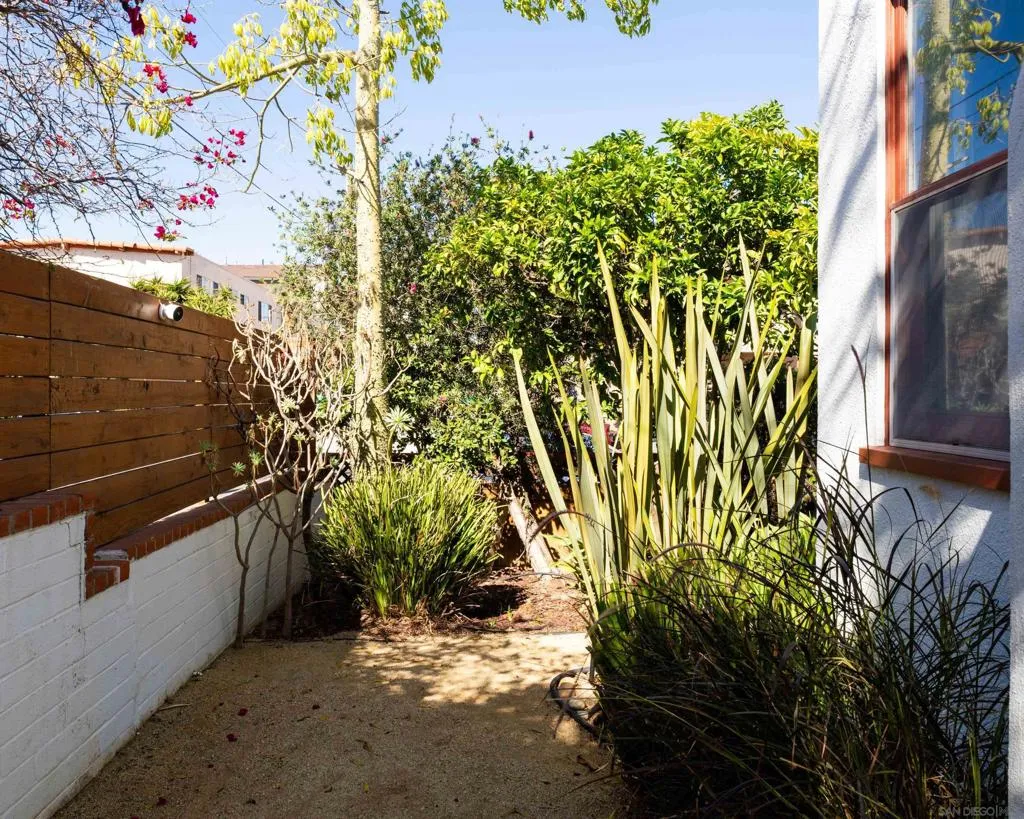 San Diego, California 92104, United States, 2 Bedrooms Bedrooms, ,1 BathroomBathrooms,Residential,Active,235246