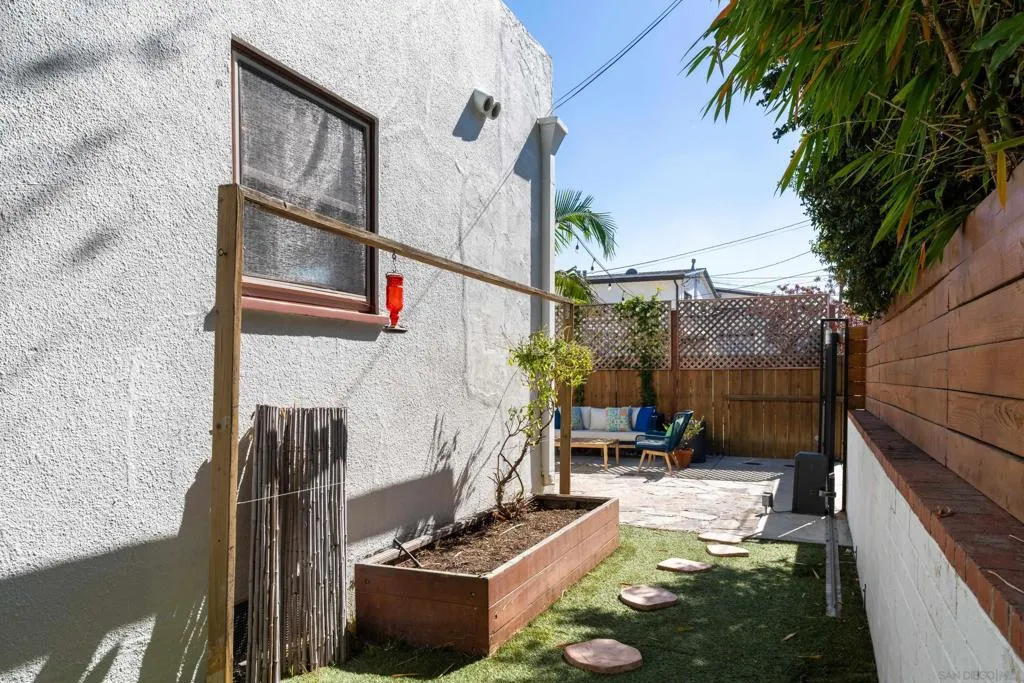 San Diego, California 92104, United States, 2 Bedrooms Bedrooms, ,1 BathroomBathrooms,Residential,Active,235246