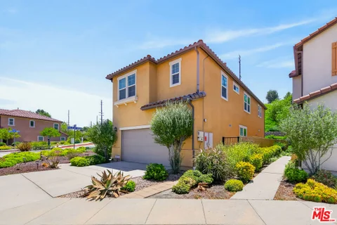 MLS: 26871401
