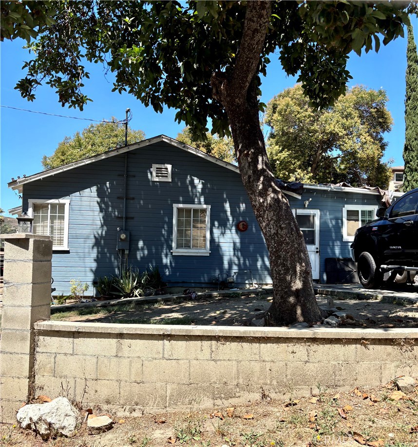 Home for Sale. Attention investors: Here is an opportunity to purchase your next project. This home is in need of updating to bring it back to it's potential. There is a huge upside potential, once home is remodeled. Home in located in the high demand area of El Sereno, just a couple of blocks from South Pasadena. Location id ideal since it's located a short drive to Downtown Los Angeles, Pasadena and Burbank. There is a park near by and schools and public transportation are near by as well.