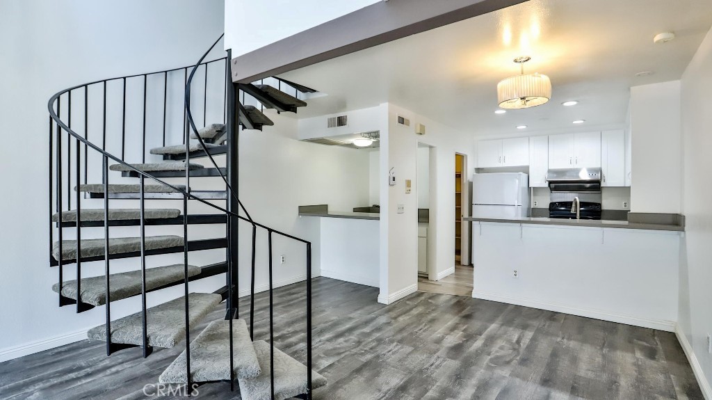 Welcome to this bright and modern loft-style condo in the gated Arbor community. This 1 bedroom, 1 bath loft features soaring ceilings, newer laminate flooring throughout, and a remodeled kitchen complete with quartz countertops and a breakfast bar.
A spiral staircase leads to the spacious loft-style bedroom, which includes a walk-in closet and an en-suite bathroom, offering a private and comfortable retreat. Downstairs, the living area features a cozy fireplace and opens to a private patio, ideal for enjoying a quiet morning or relaxing evening.
Additional highlights include a covered carport space, a valuable amenity in this community. Residents of The Arbor also have access to a community pool, spa, and clubhouse.
Conveniently located just minutes from Cal State Fullerton, downtown Fullerton, shopping, dining, and major freeways, this home blends comfort, functionality, and accessibility in a desirable location.