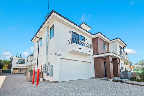 Photo of 12300 Oxnard Street #3, North Hollywood, CA 91606 (MLS # SR26042865)