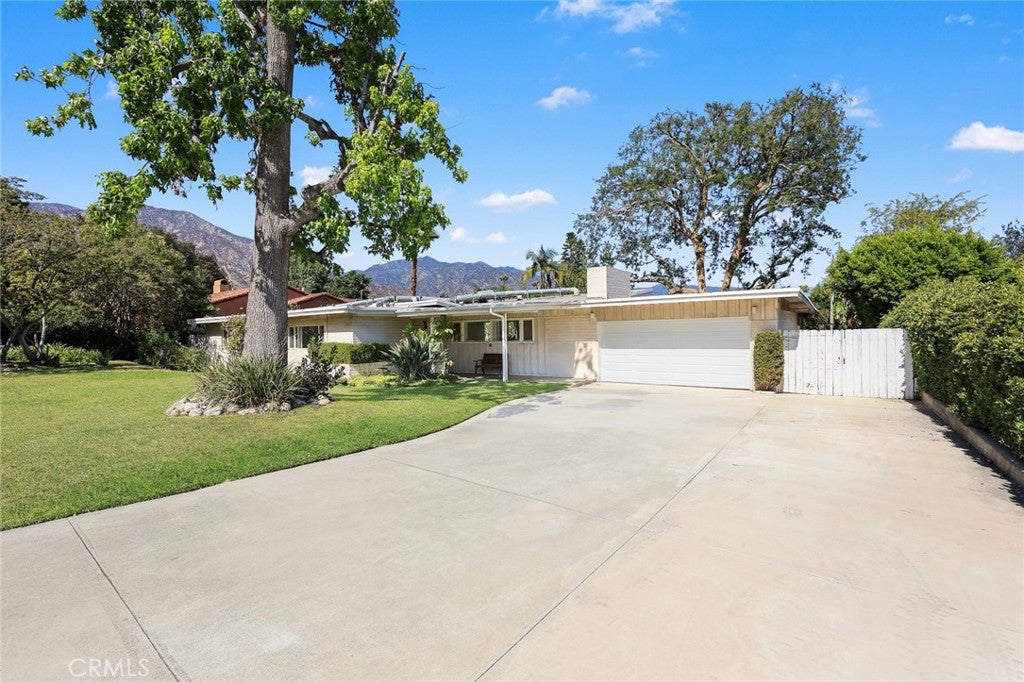 206 Oak Meadow Road