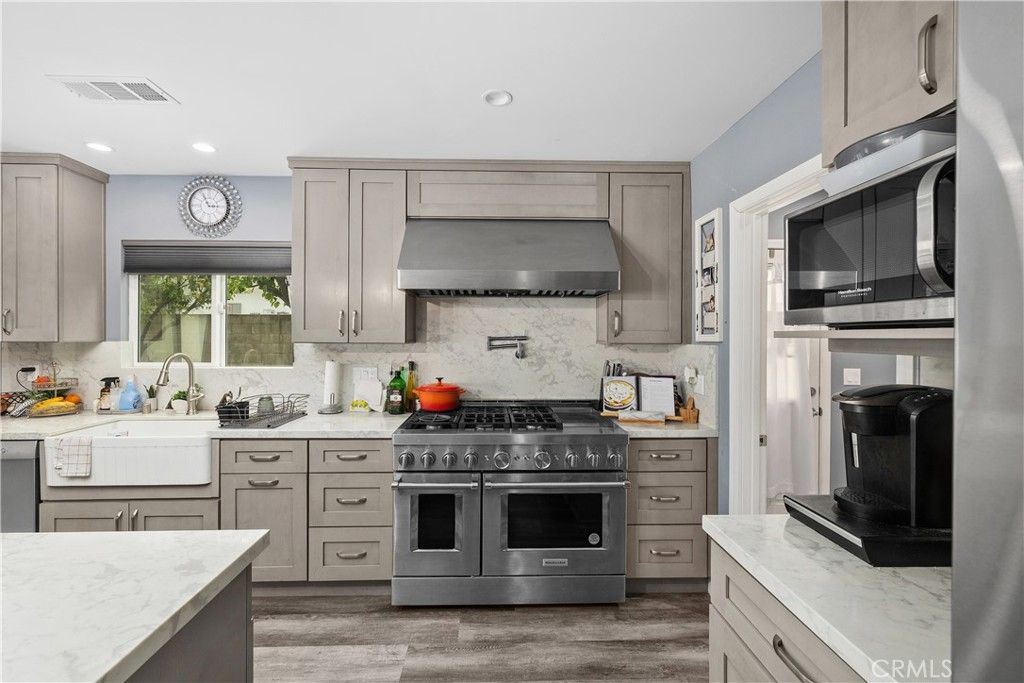 Photo of 4860 Enfield ave Ave, Encino, CA 91316 (MLS # SR25218096)