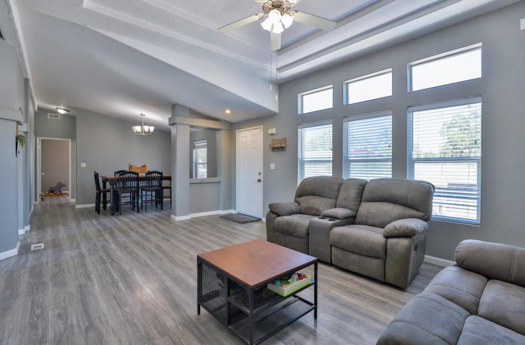 7242 Da Lee Road