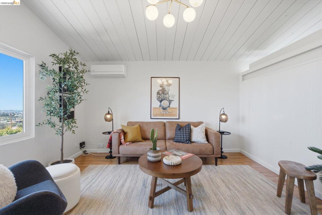 2317 Mira Vista Dr