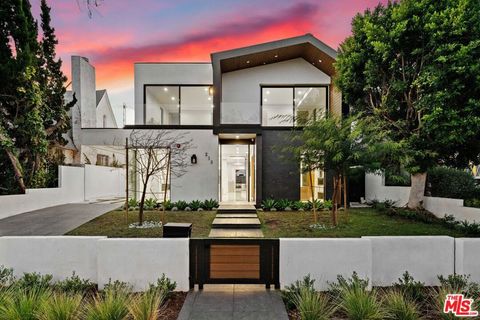 Photo of 213 N Palm Drive, Beverly Hills, CA 90210 (MLS # 26645371)