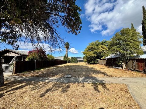 Photo of 919 W 14th St, Merced, CA 95340 (MLS # MD25239197)