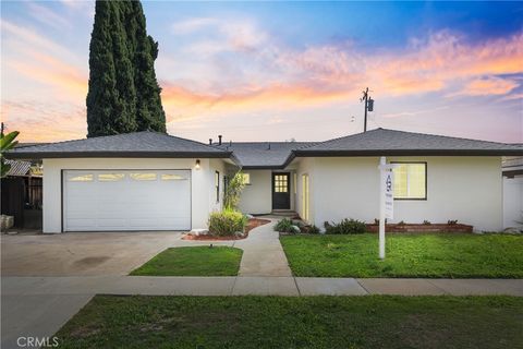 Photo of 14032 Woodlawn Ave, Tustin, CA 92780 (MLS # PW25248539) Photo of 14032 Woodlawn Ave, Tustin, CA 92780 (MLS # PW25248539)