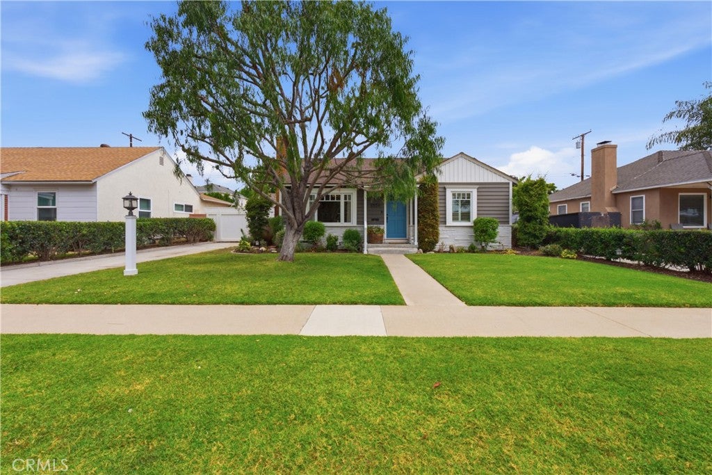 5559 E Monlaco