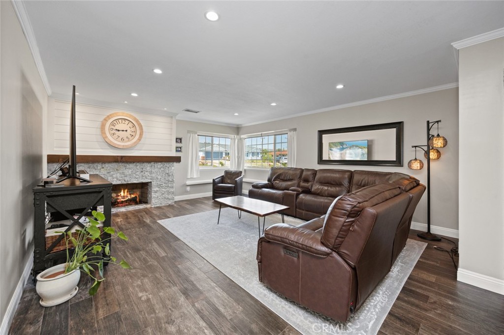 5681 Casa Loma Avenue
