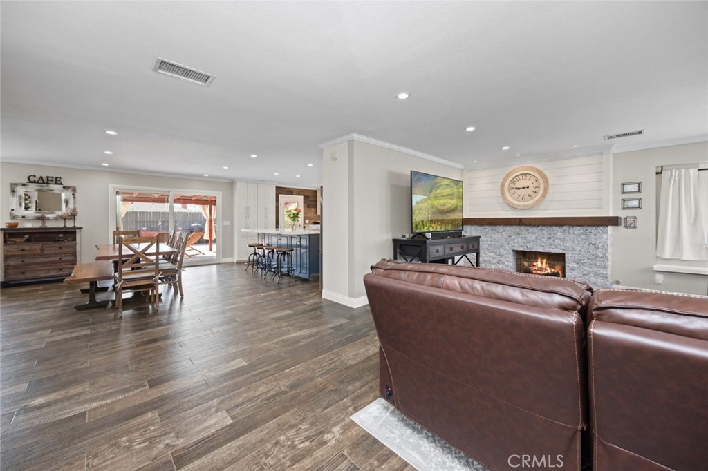 5681 Casa Loma Avenue