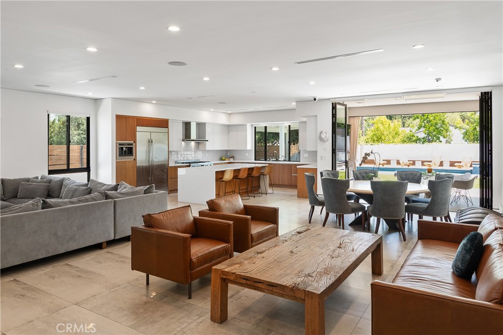 21641 Mulholland Drive