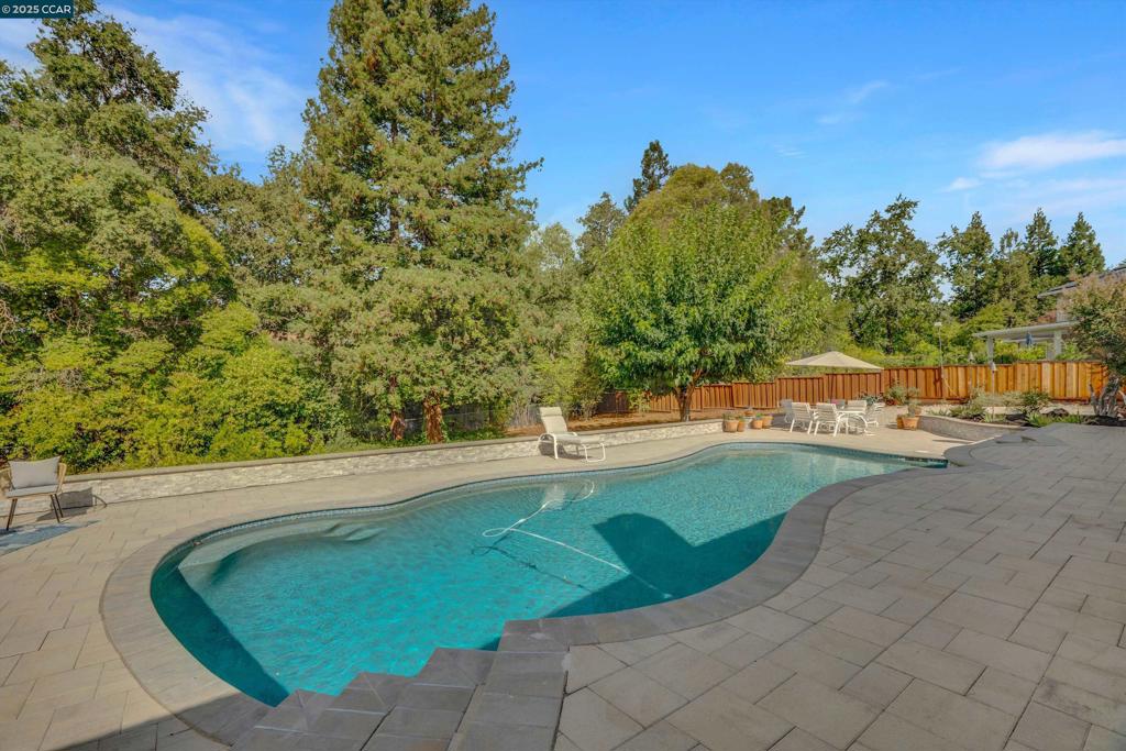 ROUNDHILL - Residential