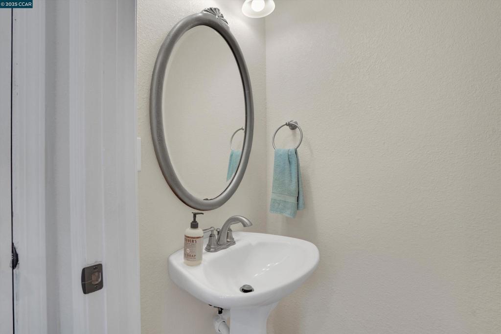 ROUNDHILL - Residential