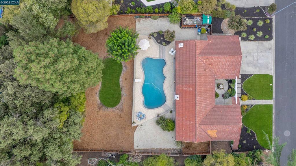 ROUNDHILL - Residential