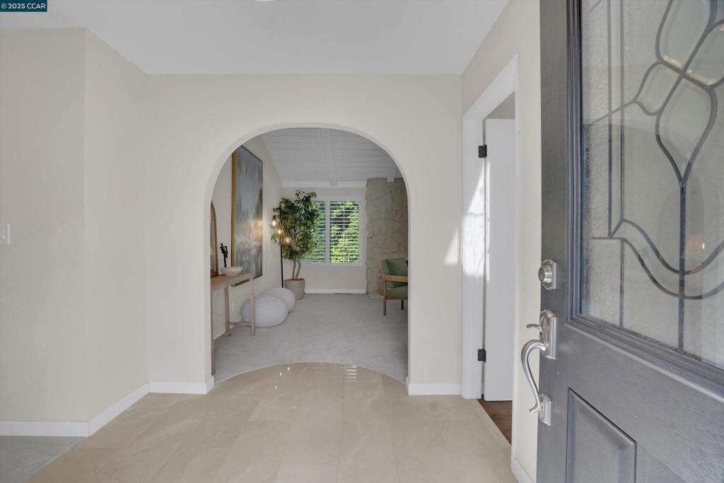 ROUNDHILL - Residential