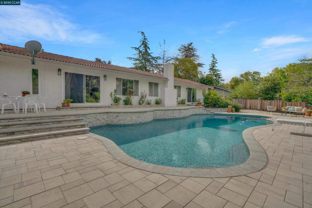 ROUNDHILL - Residential