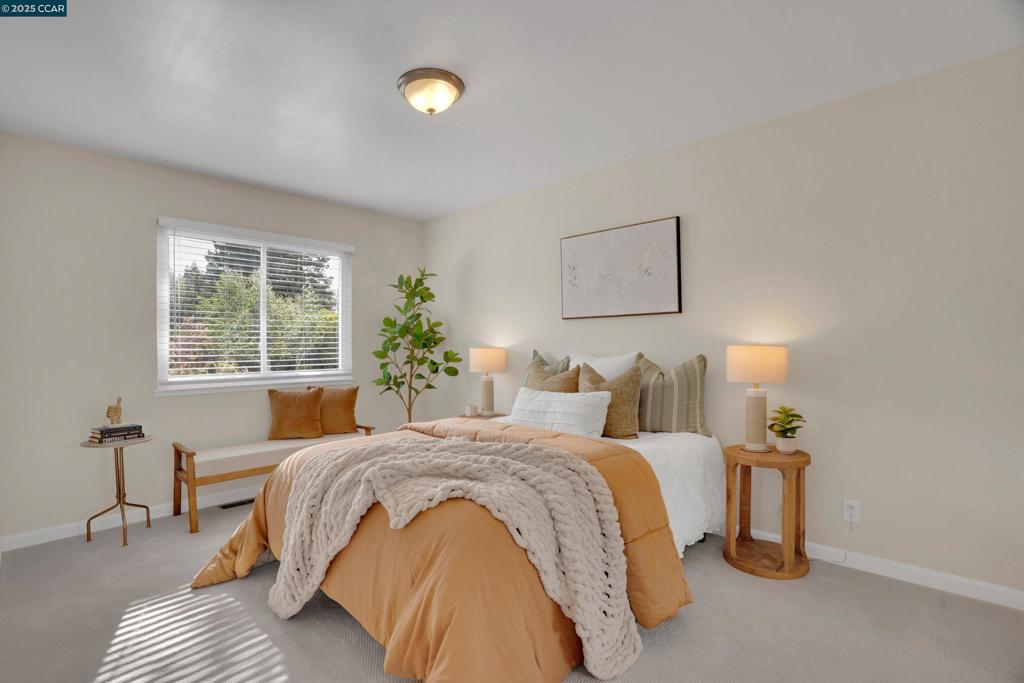 ROUNDHILL - Residential