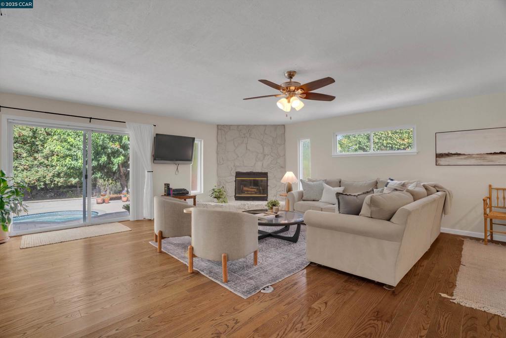 ROUNDHILL - Residential