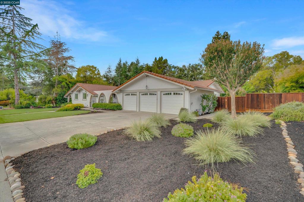 ROUNDHILL - Residential