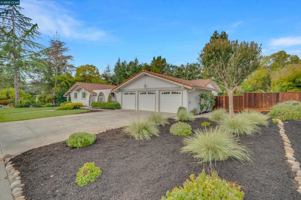 Photo of 210 Likely Dr Dr, Alamo, CA 94507 (MLS # 41113686)