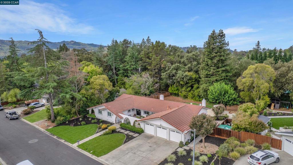 ROUNDHILL - Residential