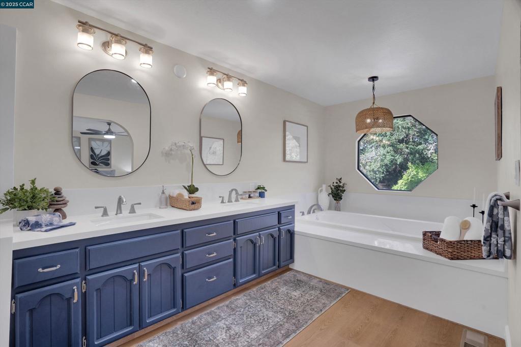 ROUNDHILL - Residential