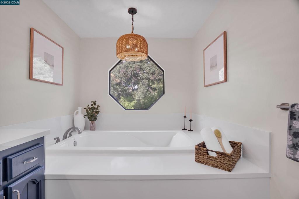 ROUNDHILL - Residential