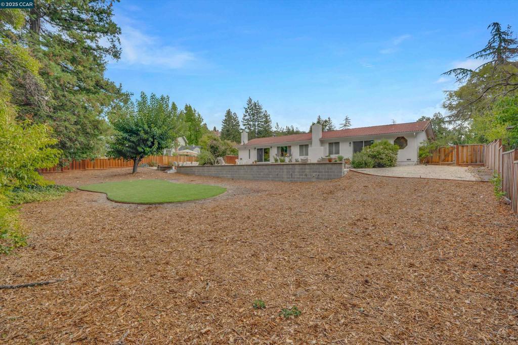 ROUNDHILL - Residential