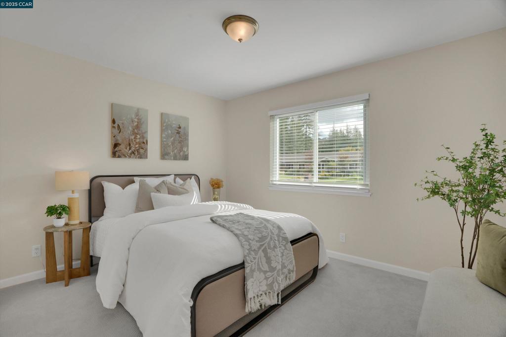 ROUNDHILL - Residential