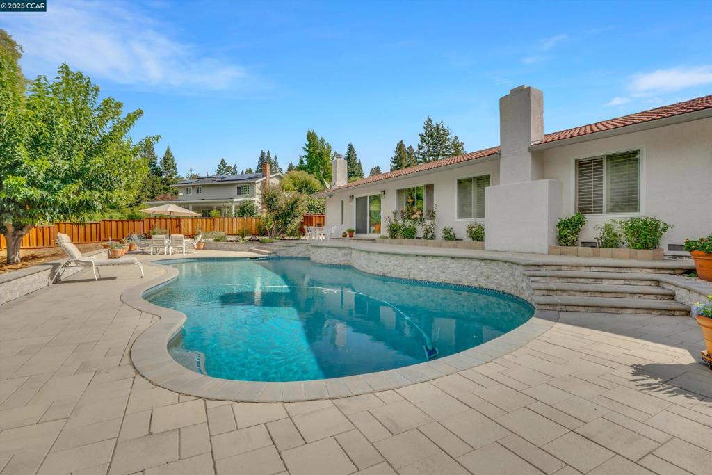 ROUNDHILL - Residential