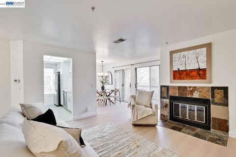 Photo of 2709 Oak Rd #G, Walnut Creek, CA 94597 (MLS # 41134033)