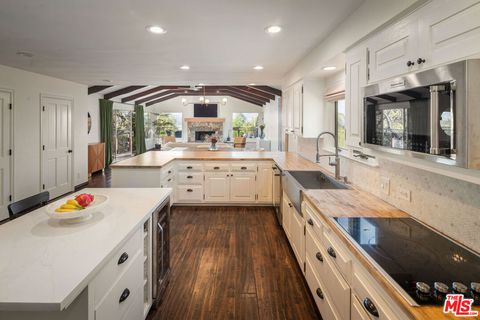 Photo of 4713 N Bedel Street, Woodland Hills, CA 91364 (MLS # 25601085) Photo of 4713 N Bedel Street, Woodland Hills, CA 91364 (MLS # 25601085)