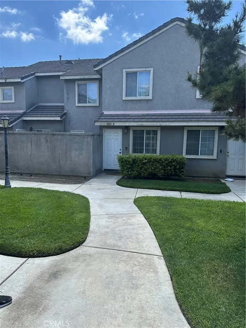 220 W Walnut Ave Unit B, Rialto, CA 92376 - MLS#: TR26083423