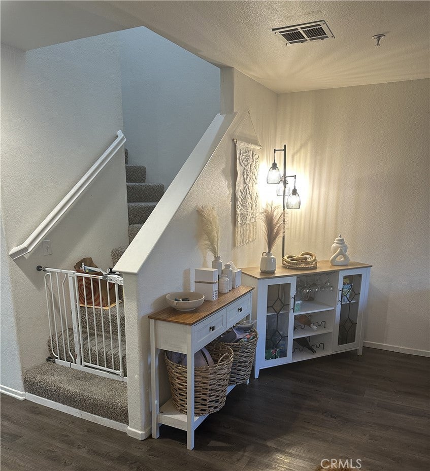 220 W Walnut B