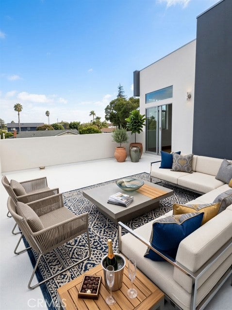 Photo of 4154 Kenyon AVE, Los Angeles, CA 90066 (MLS # MB26160674)