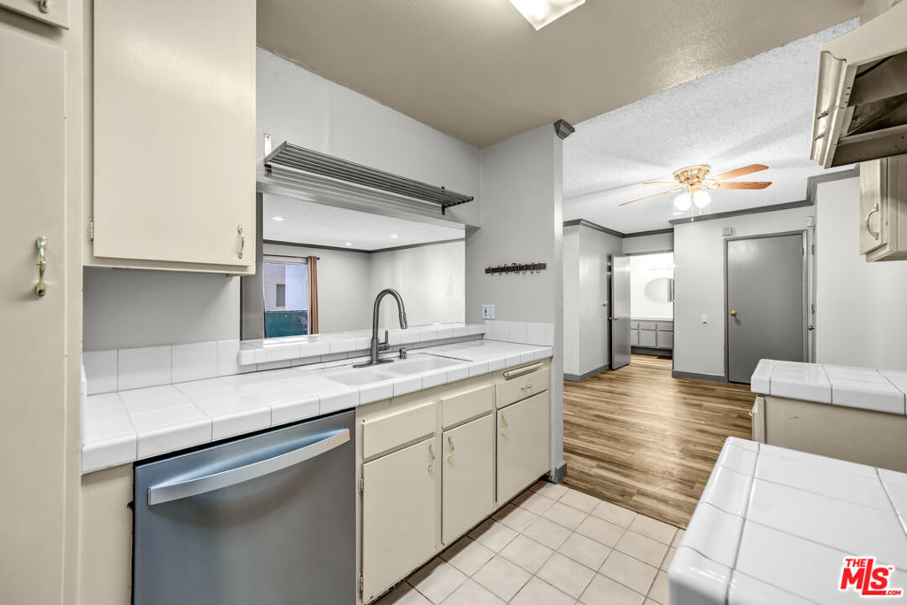 5460 White Oak Avenue B103