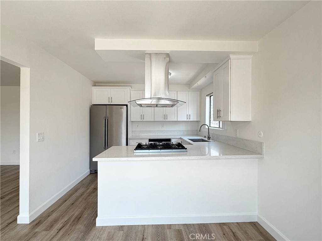 This 2 bedroom, 1 bathroom, downstairs single-level apartment has: New paint, flooring, kitchen and bathroom. Features your own patio and one garage parking space (shared 2 car garage with another unit). Community Laundry. Water and dumpster is included. Walking distance to Tokyo Central, In-In-Out Burger and Yorba Linda Town Center (Regal Theaters, Bristol Farms).
