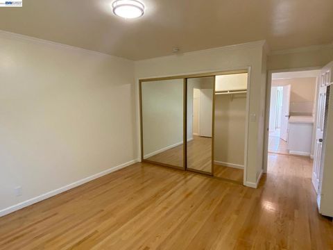 Tiny photo for 820 820 Island Dr Dr, Alameda, CA 94502 (MLS # 41126365)