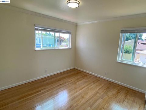 Tiny photo for 820 820 Island Dr Dr, Alameda, CA 94502 (MLS # 41126365)