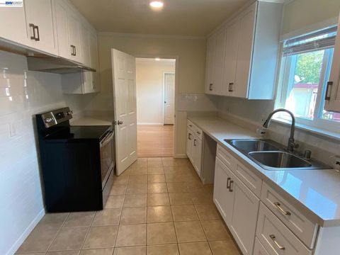 Tiny photo for 820 820 Island Dr Dr, Alameda, CA 94502 (MLS # 41126365)