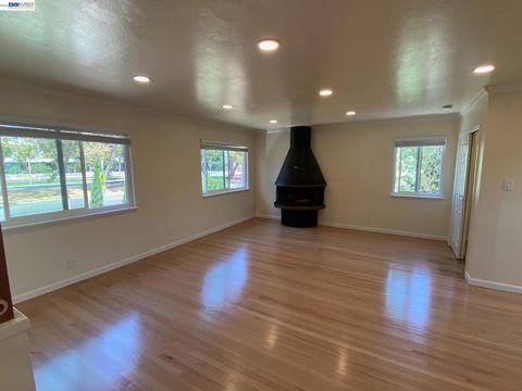 Tiny photo for 820 820 Island Dr Dr, Alameda, CA 94502 (MLS # 41126365)