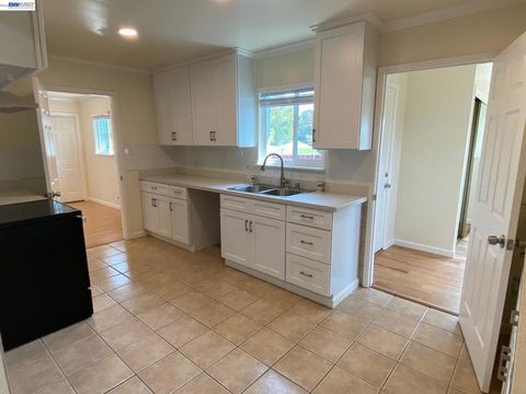 Tiny photo for 820 820 Island Dr Dr, Alameda, CA 94502 (MLS # 41126365)