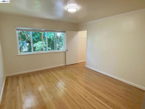 Tiny photo for 820 820 Island Dr Dr, Alameda, CA 94502 (MLS # 41126365)