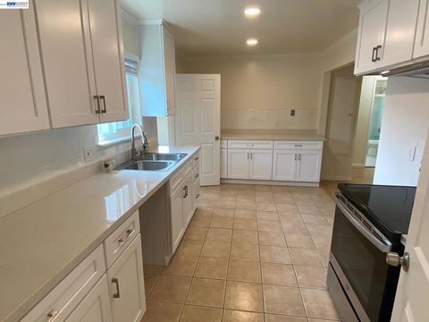 Tiny photo for 820 820 Island Dr Dr, Alameda, CA 94502 (MLS # 41126365)